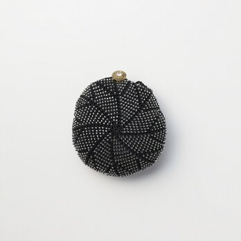 収納できるネットバッグ　シルクレース糸ビーズ編み込み　ブラックの画像