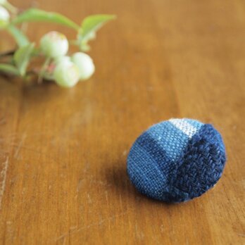 手紡ぎ手織りのブローチ　-藍-の画像