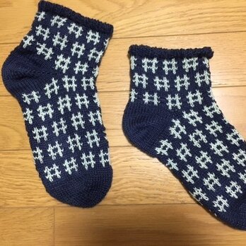 手編み靴下・マシュマロコットン井桁柄・紺の画像