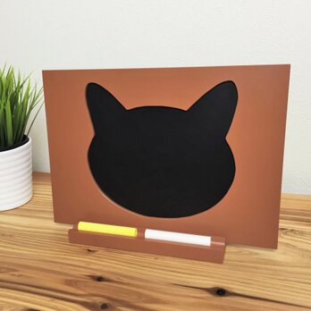 【ねこ雑貨】　黒猫のチョークボード（Ａ４顔型）　チョークが置けるスタンド付きの画像