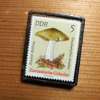 ヴィンテージ切手のブローチ - ドイツ きのこ２の画像