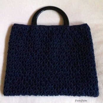 『pompom』透かし編みバッグ（ネイビー/黒ハンドル）