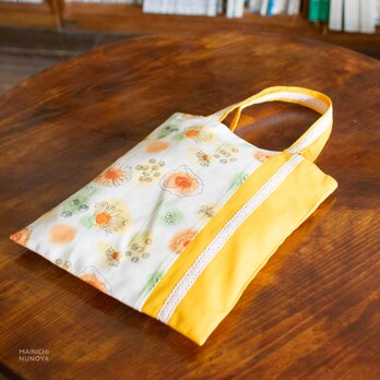爽やか花柄のトートバッグ：橙色の画像
