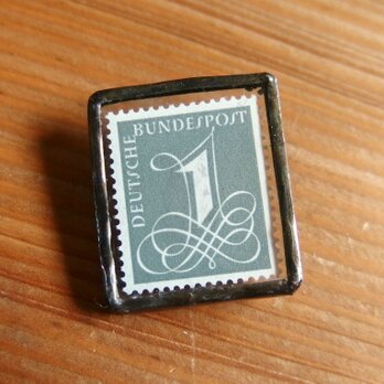 ヴィンテージ切手のブローチ - ドイツ 数字1の画像