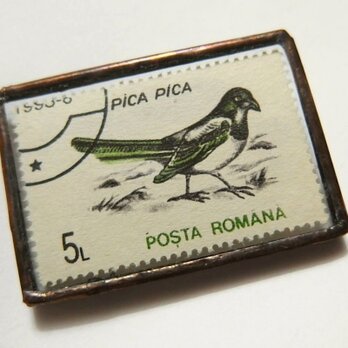 ヴィンテージ切手のブローチ - ルーマニア　カササギの画像