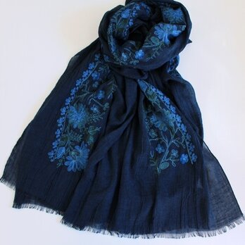 ◆天然灰汁発酵建て(糖添加)　藍染◆　美しい花刺繍 大判ストール♡の画像