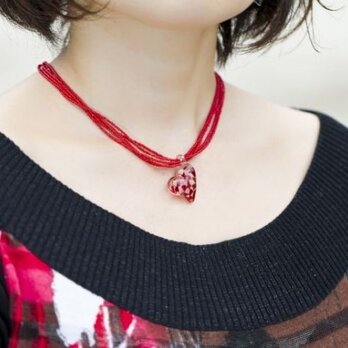Red dots heart pendantの画像
