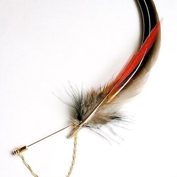 red x black feather　hatpinの画像