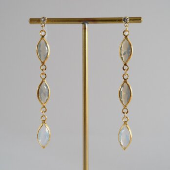 VINTAGE Glass frame earrings/pierce Graywhiteの画像