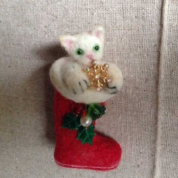 KITTEN IN CHRISTMAS STOCKING ブローチの画像