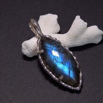 ラブラドライトの粒飾りペンダント