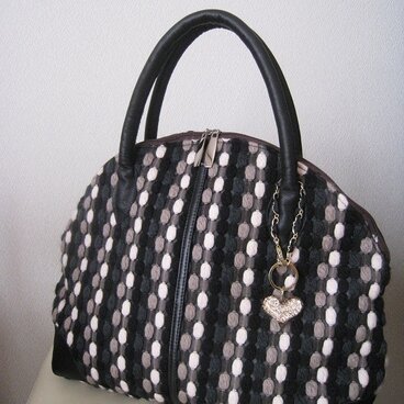 ぽこぽこあったか生地のボストンバッグ