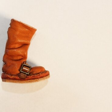 レザーブーツブローチ