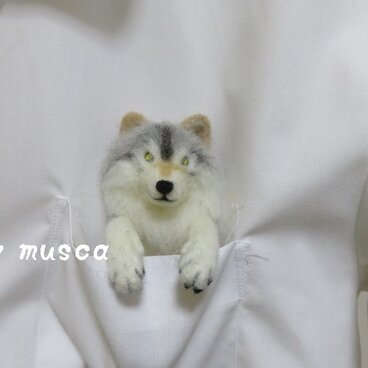 ポケットブローチ＜オオカミ＞