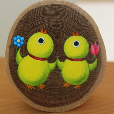 二羽の丸いヒヨコ