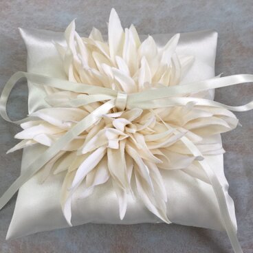 ふんわり華やか リングピロー