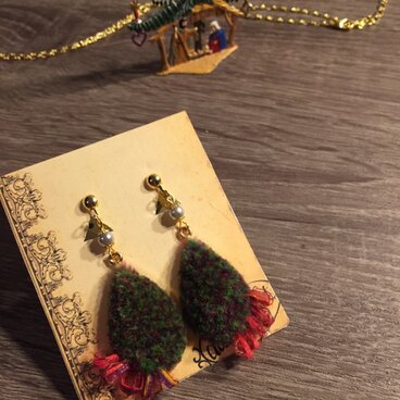 12月限定販売 絨毯イヤリング"Christmas"