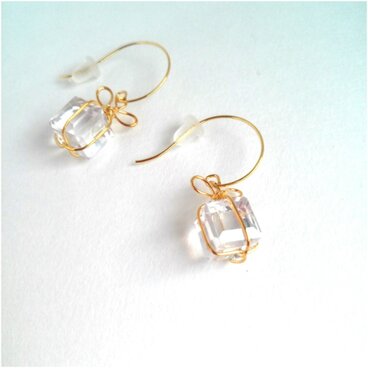 小さな贈り物ピアス