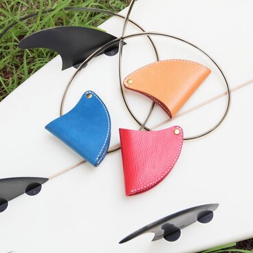 オイルシュリンクレザー　フィンコインケース