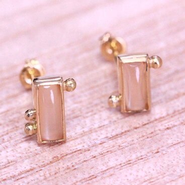 オレンジムーンストーン　18金の月の光ピアス