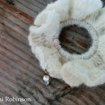 ベビーアルパカのシュシュ＊オフホワイト