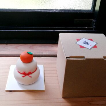 新バージョン【受注制作】木の鏡餅（小）　お餅はホワイト ♪