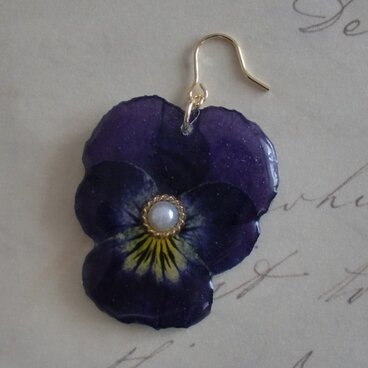 パンジーの華やか片耳お花ピアス