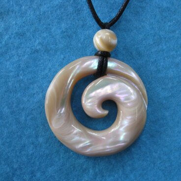 夜光貝ペンダント　コル