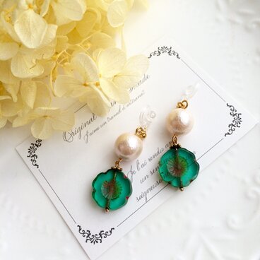 フラワーチェコビーズとコットンパール