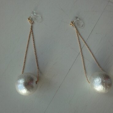 コットンパールのチェーンイヤリング