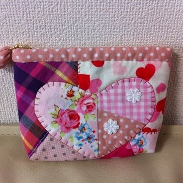 ハートのクレイジーキルトポーチ(ピンク)