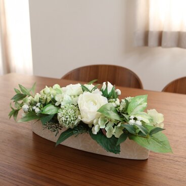 テーブルに彩りを♪white×greenのナチュラルアレンジ