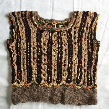 透かし手編みリバーシブルベスト