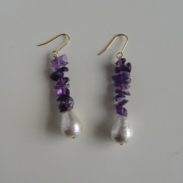 石とパールのピアス