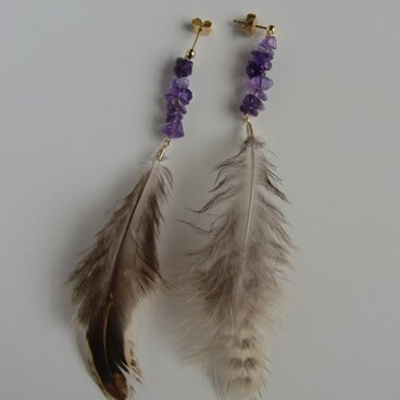 石と羽のピアス