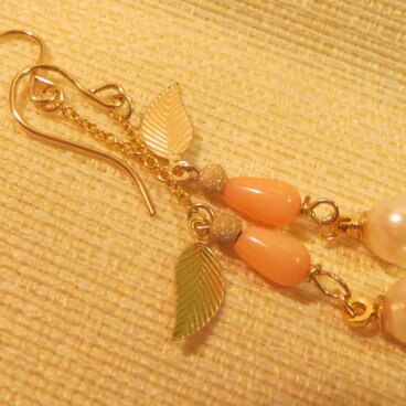 あこや真珠とサンゴのかわいいピアス