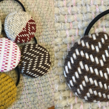 手織りくるみボタン