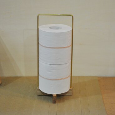 シンプルなトイレットペーパースタンド