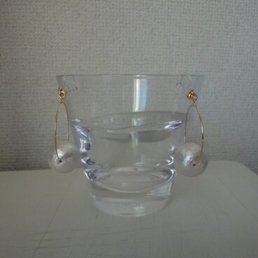 大粒コットンパールのフープイヤリング