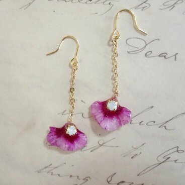 カーネーションの花びらピアス