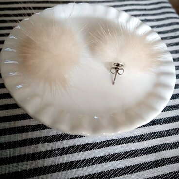 ファー【ピアス】ベージュ