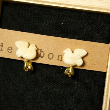白鳩のピアス／イヤリング*deer bone*