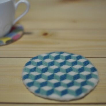 羊毛の幾何学コースター