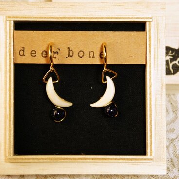 三日月のピアス／イヤリング *deer bone*