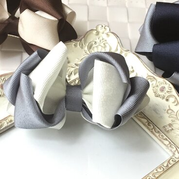 ボリュームリボンのヘアクリップorバレッタ（グレー×アイボリー）