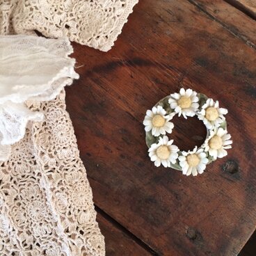 布花コサージュ　デージーのミニリース