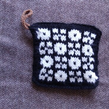 模様編みの　Akurilu 100％ dish washer《黒×白》