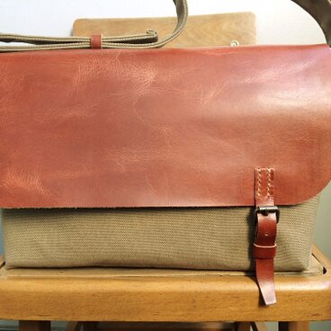 ■ nori. 帆布+革フラップショルダーバッグ （カーキ＋ブラウン）