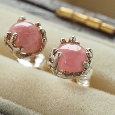 インカローズのピアス P060