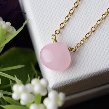桜色 ライトピンクジェイドの天然石ネックレス 18KGP（誕生日プレゼント, プチギフト, ラッピング）